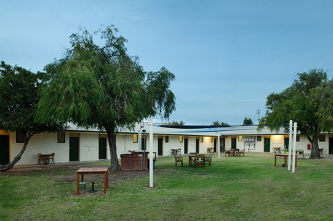 The Anglers Inn - Accommodation Main Beach 0