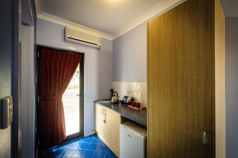 The Anglers Inn - Accommodation Main Beach 3