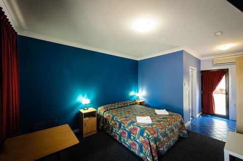 The Anglers Inn - Accommodation Main Beach 4