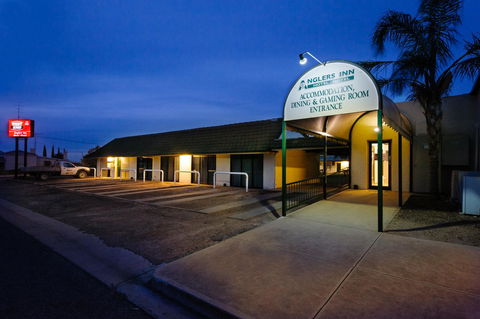 The Anglers Inn - Accommodation Main Beach 1