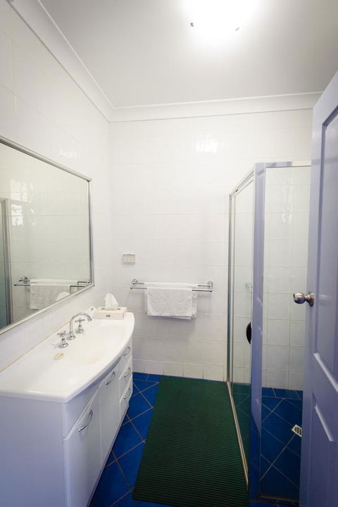 The Anglers Inn - Accommodation Main Beach 8