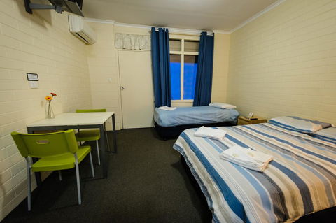 The Anglers Inn - Accommodation Main Beach 22
