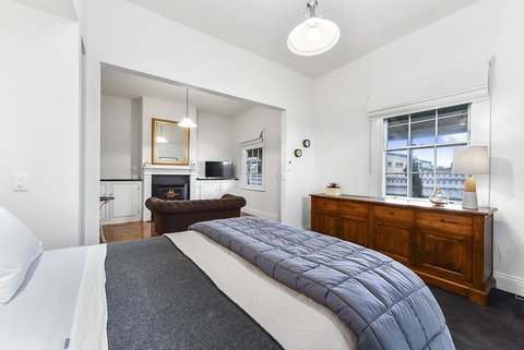 Railway Cottage In Beachport - Accommodation Main Beach 2