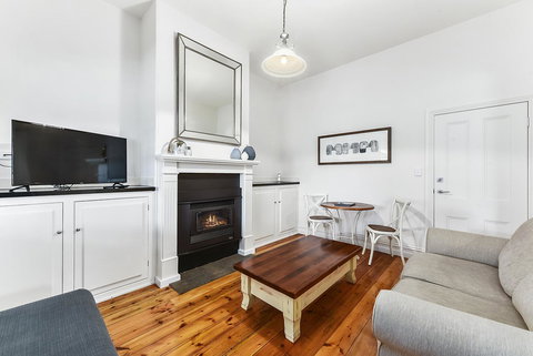 Railway Cottage In Beachport - Accommodation Main Beach 1