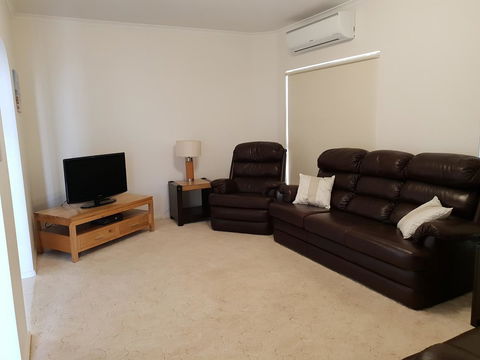 South Shores - Accommodation Main Beach 9