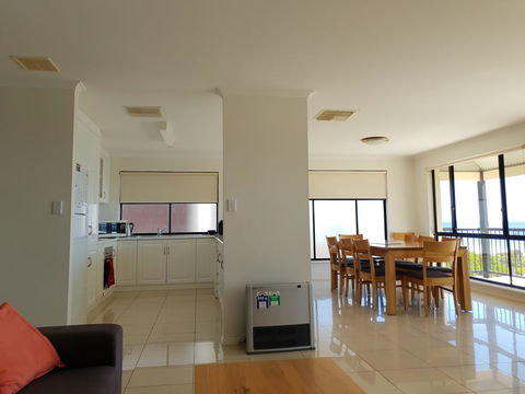 South Shores - Accommodation Main Beach 10