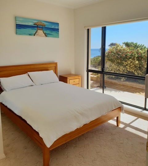 South Shores - Accommodation Main Beach 4
