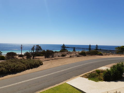 South Shores - Accommodation Main Beach 3