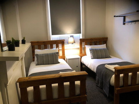 Cornwall Hotel - Accommodation Main Beach 14