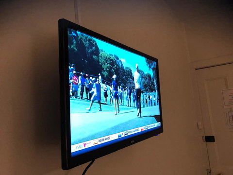 Cornwall Hotel - Accommodation Main Beach 4