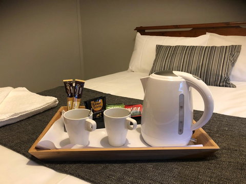 Cornwall Hotel - Accommodation Main Beach 10