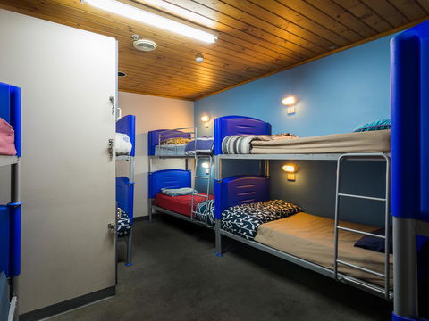 Blue Galah International Backpackers Hostel - Accommodation Main Beach 2