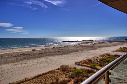 Pier 216 - Accommodation Main Beach 13