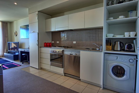 Pier 216 - Accommodation Main Beach 7