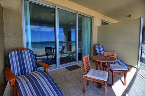 Pier 216 - Accommodation Main Beach 1