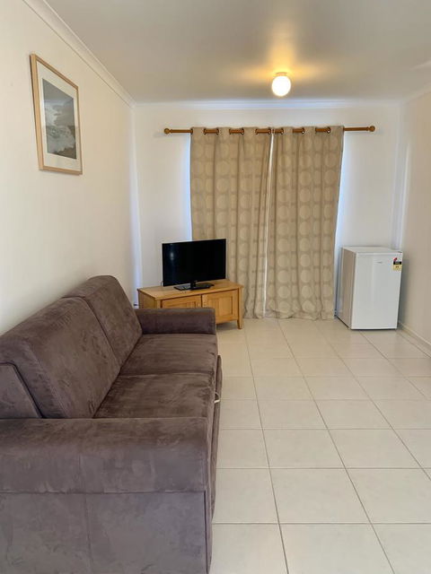 Bayview Beach House Apartment No 1 - Accommodation Main Beach 4