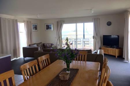Bayview Beach House Apartment No 1 - Accommodation Main Beach 11