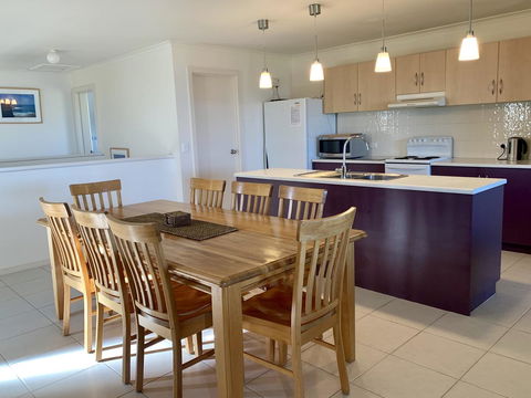 Bayview Beach House Apartment No 1 - Accommodation Main Beach 0