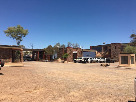 Desert Cave Hotel - Accommodation Main Beach 36