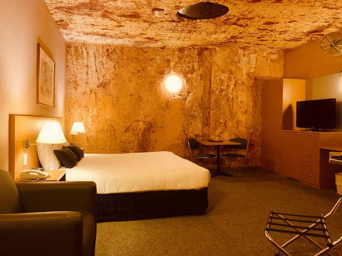 Desert Cave Hotel - Accommodation Main Beach 18