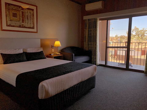 Desert Cave Hotel - Accommodation Main Beach 20