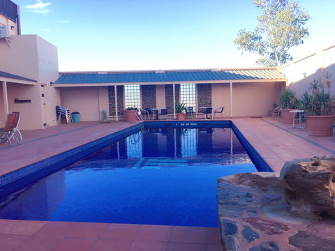 Desert Cave Hotel - Accommodation Main Beach 44