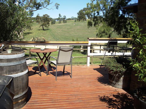 1860 Wine Country Cottages - Accommodation Main Beach 3