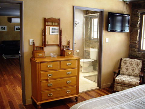 1860 Wine Country Cottages - Accommodation Main Beach 15