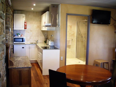 1860 Wine Country Cottages - Accommodation Main Beach 9