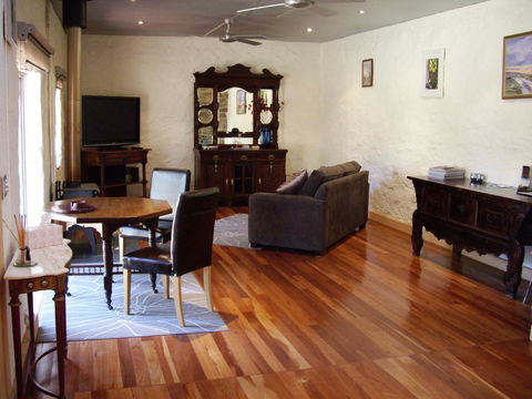 1860 Wine Country Cottages - Accommodation Main Beach 16