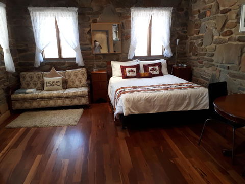 1860 Wine Country Cottages - Accommodation Main Beach 1