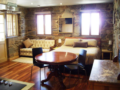 1860 Wine Country Cottages - Accommodation Main Beach 10
