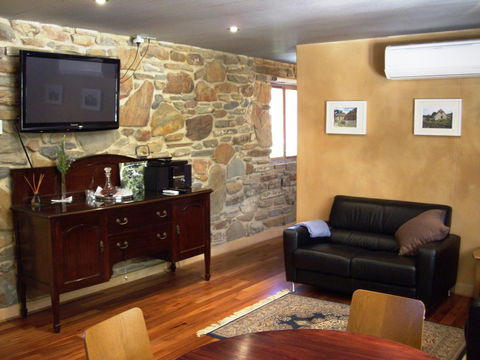 1860 Wine Country Cottages - Accommodation Main Beach 12