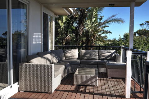 The Whitehouse - Accommodation Main Beach 1