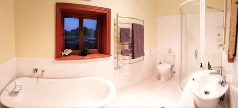 D2 At Watervale - Accommodation Main Beach 11