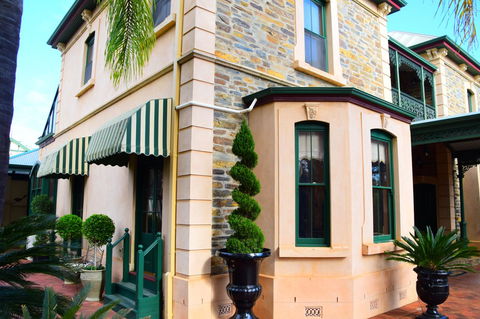 Grand Bluestone Mansion - Accommodation Main Beach 25