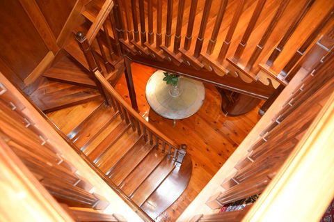 Grand Bluestone Mansion - Accommodation Main Beach 21