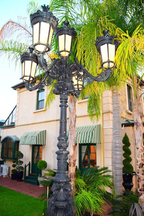 Grand Bluestone Mansion - Accommodation Main Beach 24