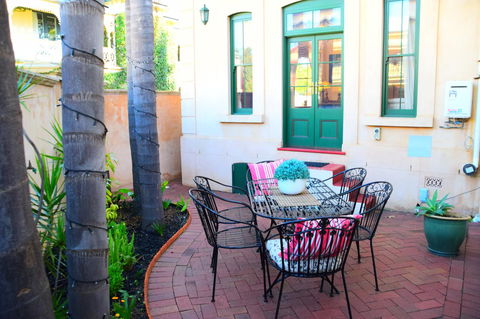 Grand Bluestone Mansion - Accommodation Main Beach 16