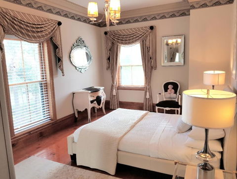 Grand Bluestone Mansion - Accommodation Main Beach 14