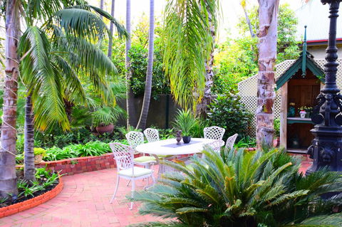 Grand Bluestone Mansion - Accommodation Main Beach 18