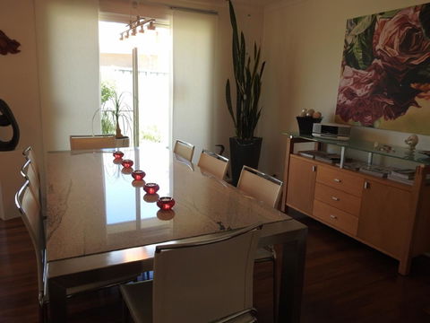 Sanctuary In The Valley - Accommodation Main Beach 23