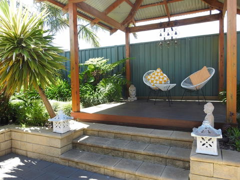 Sanctuary In The Valley - Accommodation Main Beach 4