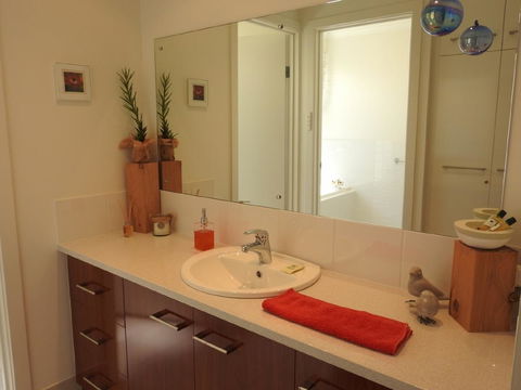 Sanctuary In The Valley - Accommodation Main Beach 15
