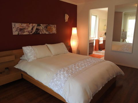 Sanctuary In The Valley - Accommodation Main Beach 11