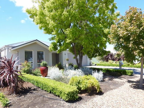 Sanctuary In The Valley - Accommodation Main Beach 2