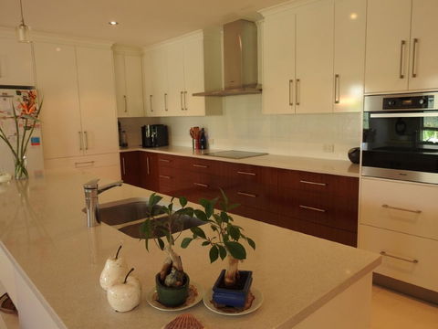 Sanctuary In The Valley - Accommodation Main Beach 17