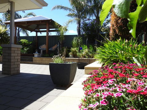 Sanctuary In The Valley - Accommodation Main Beach 9