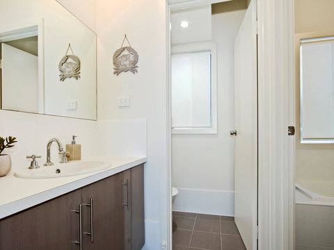 Seas The Day - Accommodation Main Beach 14