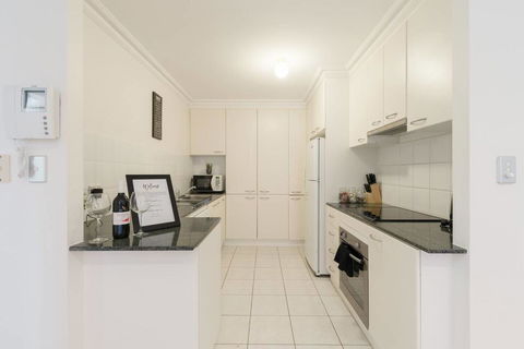 One Bedroom In Adelaideâ€™s East End FREE WIFI*Netflix*Parking - Accommodation Main Beach 3